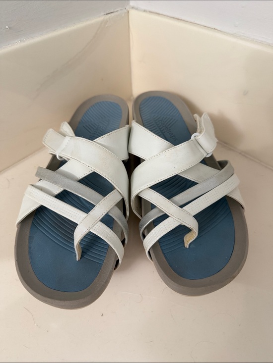 BareTraps Shoes - Bare Traps  women’s White Crisscross Sandals with Blue Footbed. Sz 8.5 M